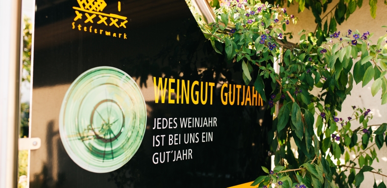 Eingang Weingut Gutjahr